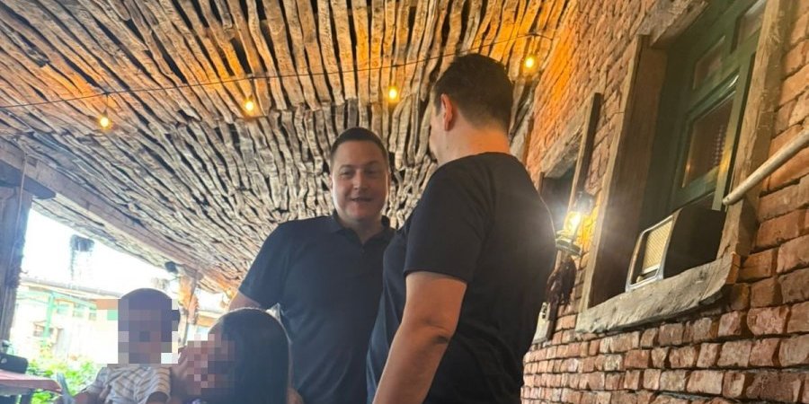 Blokaderi postali najbolji drugari: Šarović i Ružić vidno raspoloženi, o čemu li su razgovarali? (FOTO)