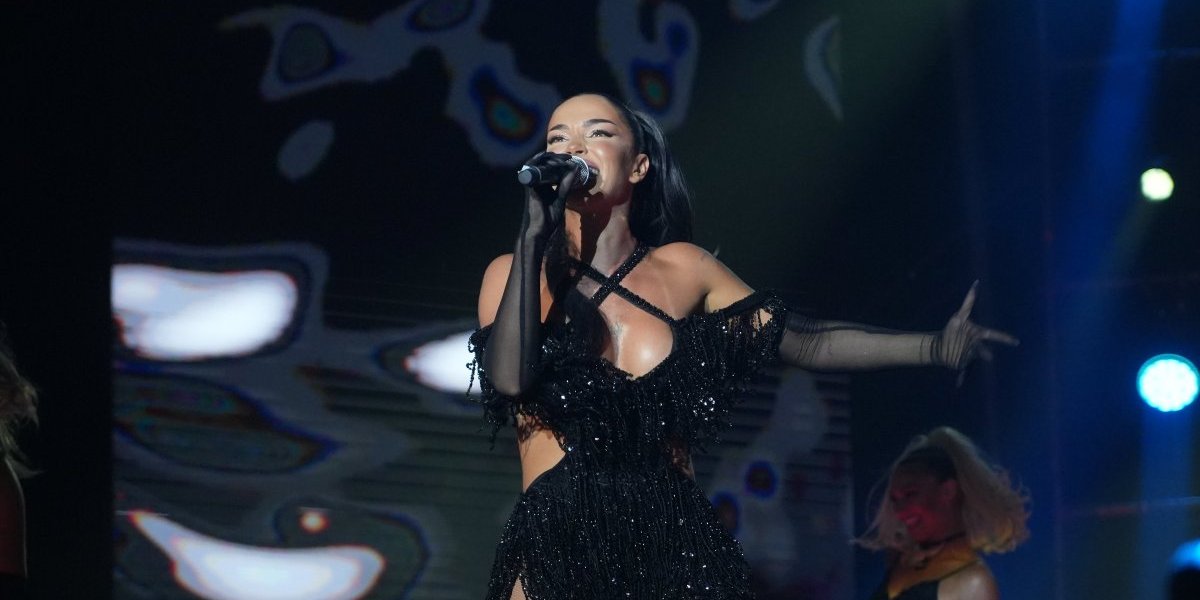 Teodora Džehverović u lancima: Sve visi na njoj, a silikoni se naziru kao dinje (FOTO)