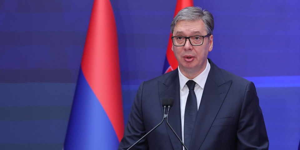 ''Ne možemo promeniti prošlost, ali moramo budućnost'': Vučić izrazio saučešće porodicama bošnjačkih žrtava