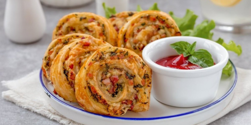 Slani rolat gotov za 30 minuta: Praktično i ukusno rešenje za ručak ili večeru, favorit za letnje dane