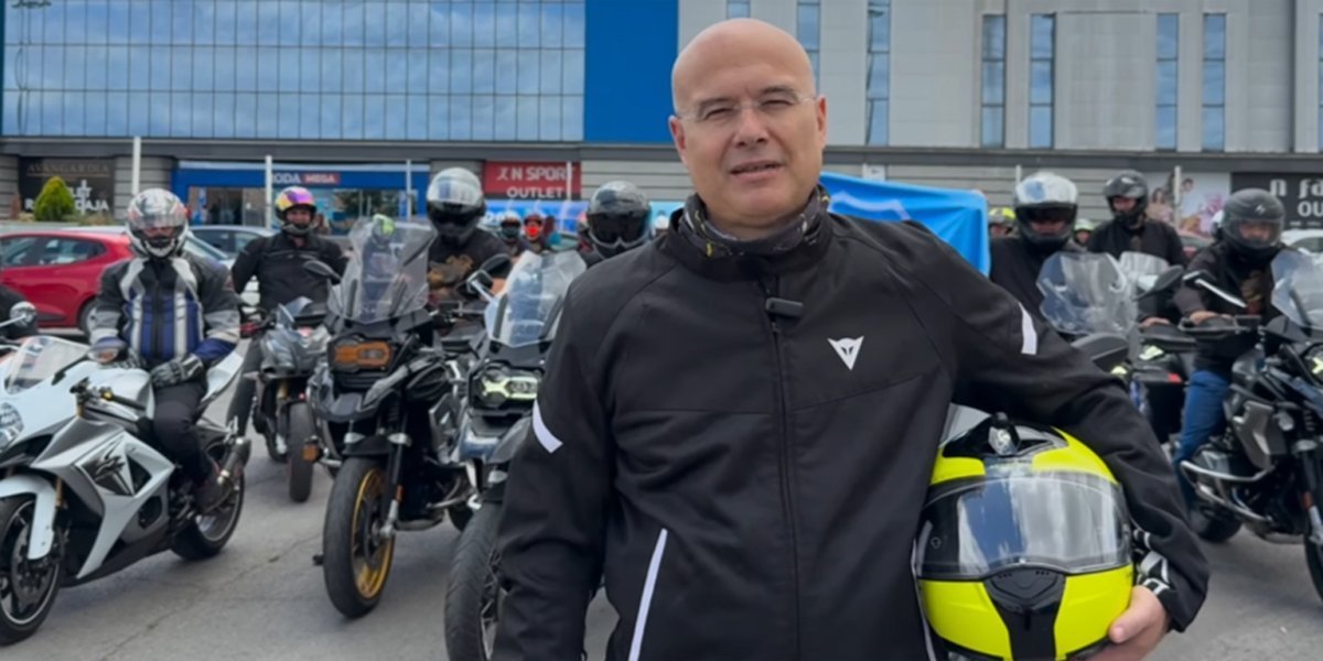 "Srbija se voli i čuva na Vidovdan": Vučević sa bajkerima krenuo da podrži studente u Pionirskom parku (VIDEO)