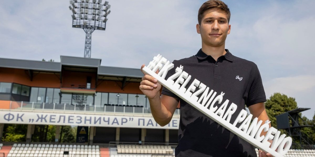 Sa "Marakane" u Pančevo: Železničar u Crvenoj zvezdi pronašao desnog beka (FOTO)