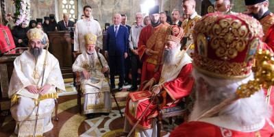 Patrijarh srpski Porfirije ocenio je danas kao veliki blagoslov to što je na praznik Vidovdan, rukovodio svetom Liturgijom u manastiru Ravanica u zadužbini svetitelja u kojoj se čuvaju njegove mošti i poručio da Kosovski zavet za nas ne može biti i nije mit, kao i da nam je njime dato da budemo jedno.