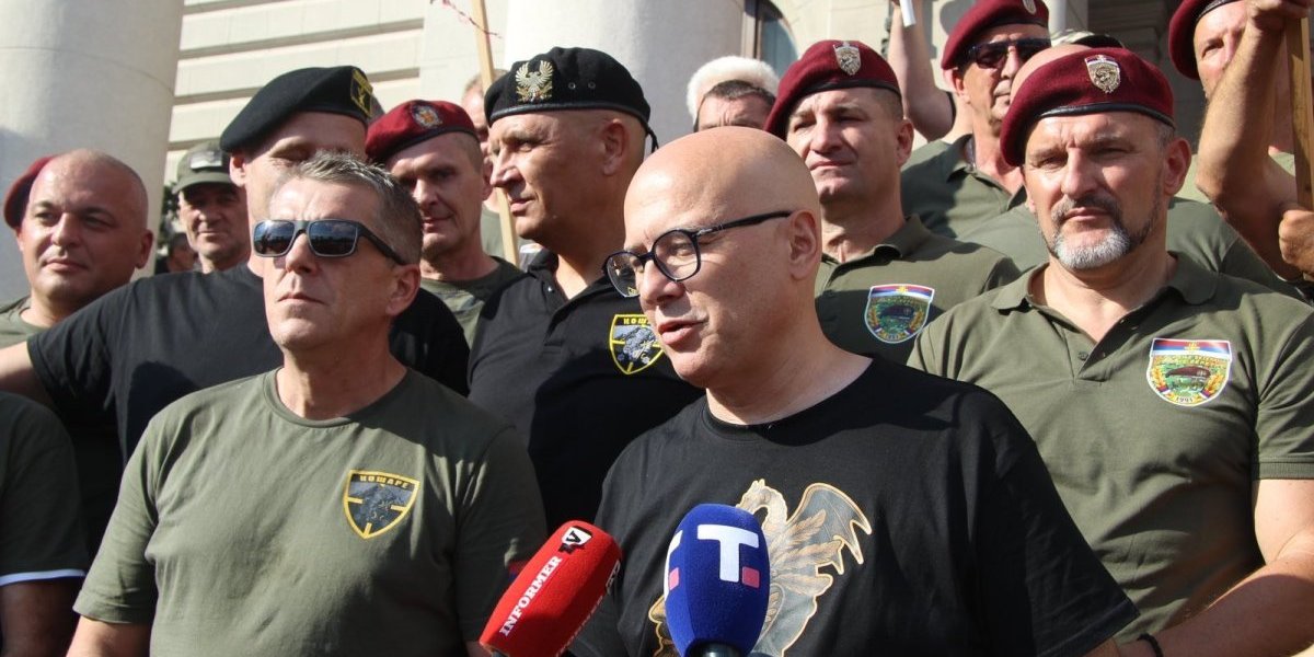 Predsednik SNS-a preneo poruku Vučiću: "Narod poručuje sviraj kraj obojenoj revoluciji"