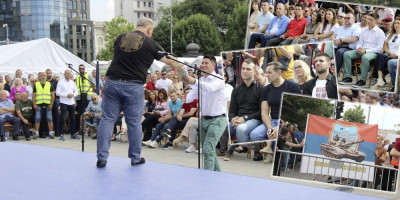 Intoniranjem Himne Srbije počelo je vidovdansko književno popodne u organizaciji studenata koji hoće da uče.