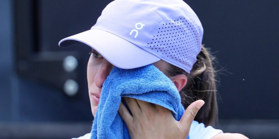 Sela na klupu i počela da plače... Poljakinja se slomila posle poraza  (VIDEO)