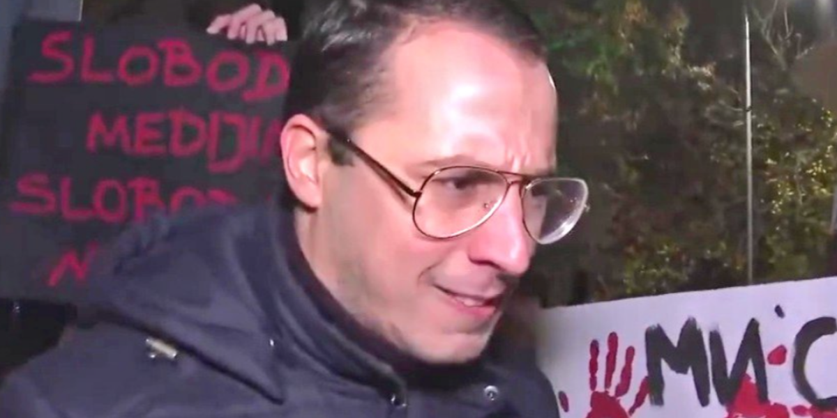 Prvi govornik blokadera napadao novinarke, a sada se pretvorio u "studenta" anarhije (FOTO/VIDEO)