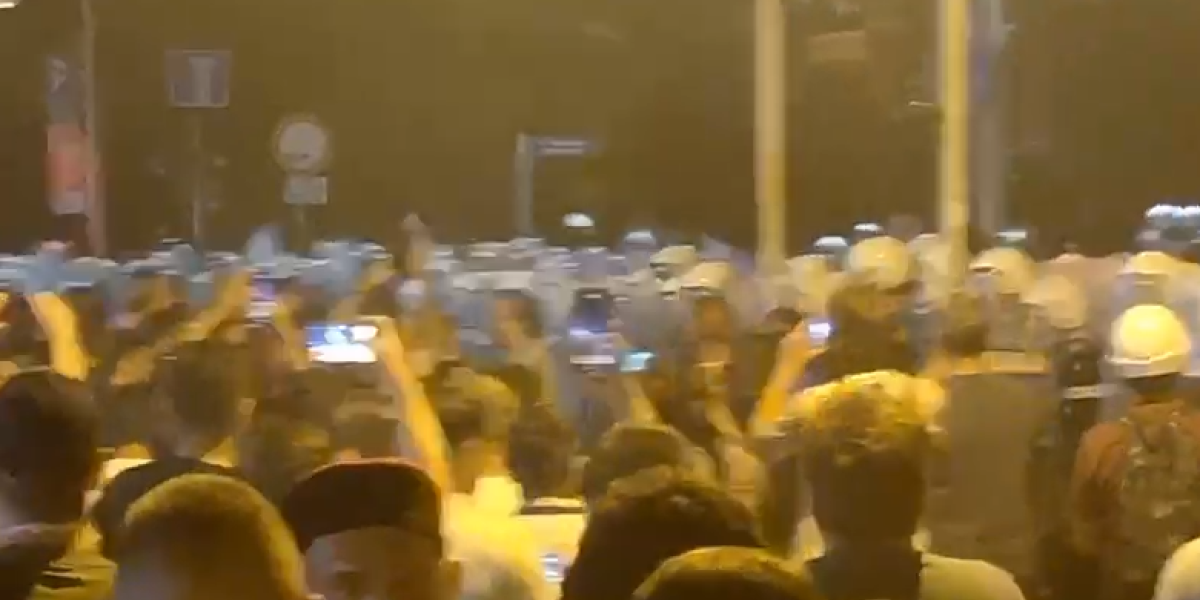 (VIDEO) Oni hoće građanski rat u Srbiji: Blokaderi kidišu na policiju!