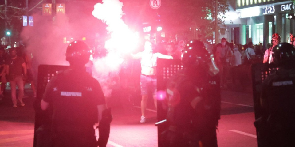 Naci teroristi žele haos u Srbiji! Evo kako blokaderi pozivaju na potpuno uništenje (FOTO)