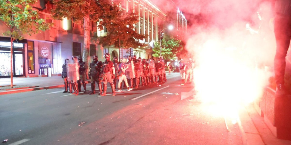 Oglasio se Dačić zbog brutalnih napada na policiju: Teror blokadera traje