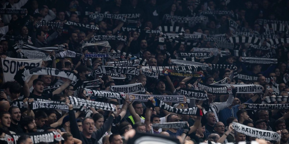 “Neznalice, nisi dobrodošao ovde”: “Grobari” na derbiju poslali brutalnu poruku novom treneru Partizana