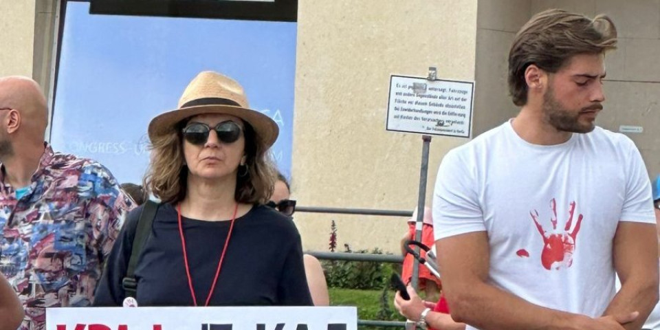 Roleks student iz Berlina ponizio Srbiju: Stojaković sa komunistima veličao rušenje Beograda na Vidovdan (FOTO)