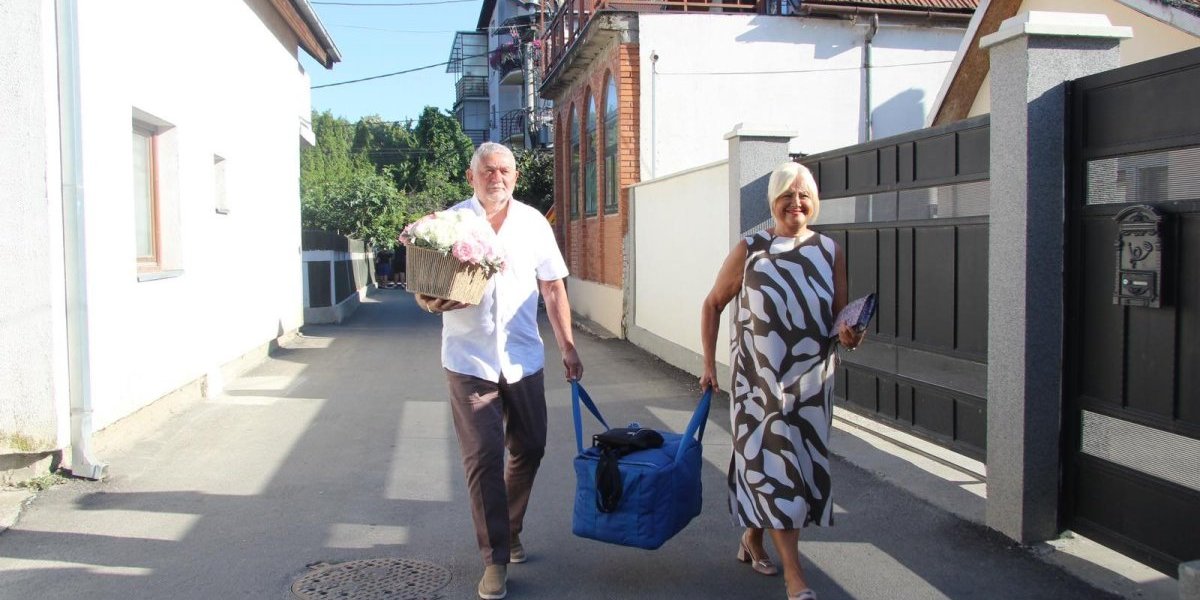 Iz rashladne torbe izvadio tortu: Pevač Zorici i Kemišu spremio iznenađenje, prisutni ostali zatečeni (FOTO)