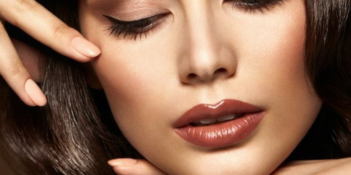 Stara šminka može da šteti koži: Koliko traje karmin, a koliko maskara i bronzer?