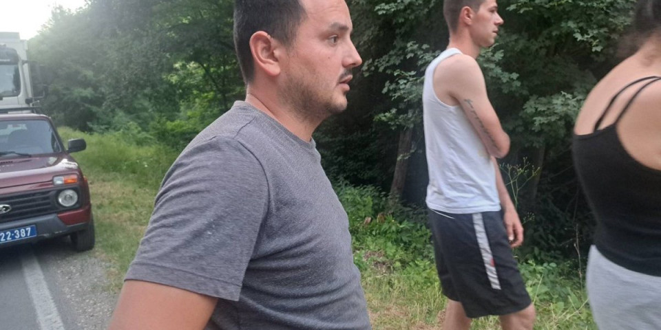 "Sreo sam ga jutros, nisam znao da mu je majka umrla": Drugovi poginulog Slaviše kod Majdanpeka na mestu nesreće jecaju od bola (FOTO/VIDEO)