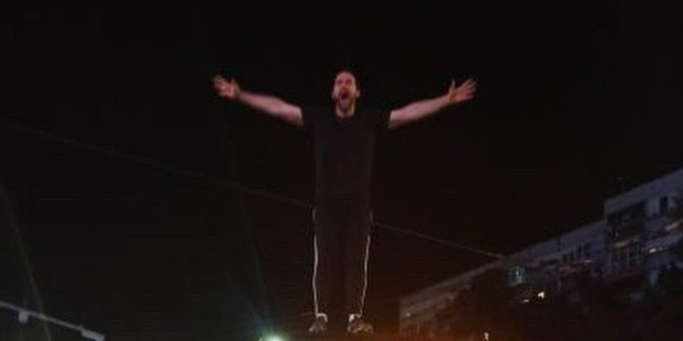 Oni bi da vode Srbiju?! Divljačke scene blokadera širom Beograda u stilu najvećih ludaka i huligana (FOTO)