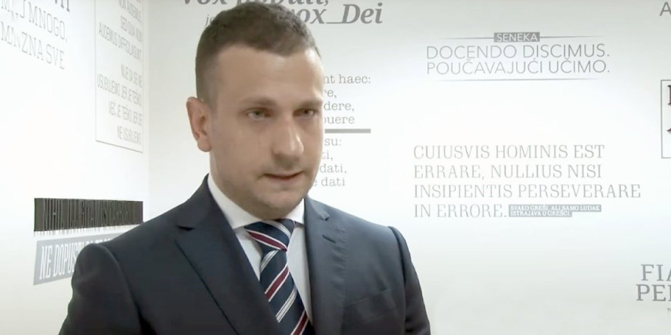 Umesto da je na radnom mestu u Šapcu, Majlat vodi kampanju iz kabineta Ivane Pomoriški u Beogradu