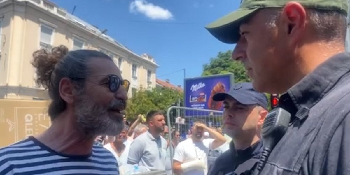 Glumac Dragan Jovanović terorista: Glumi vođu protesta, maltretira građane Zemuna (VIDEO)