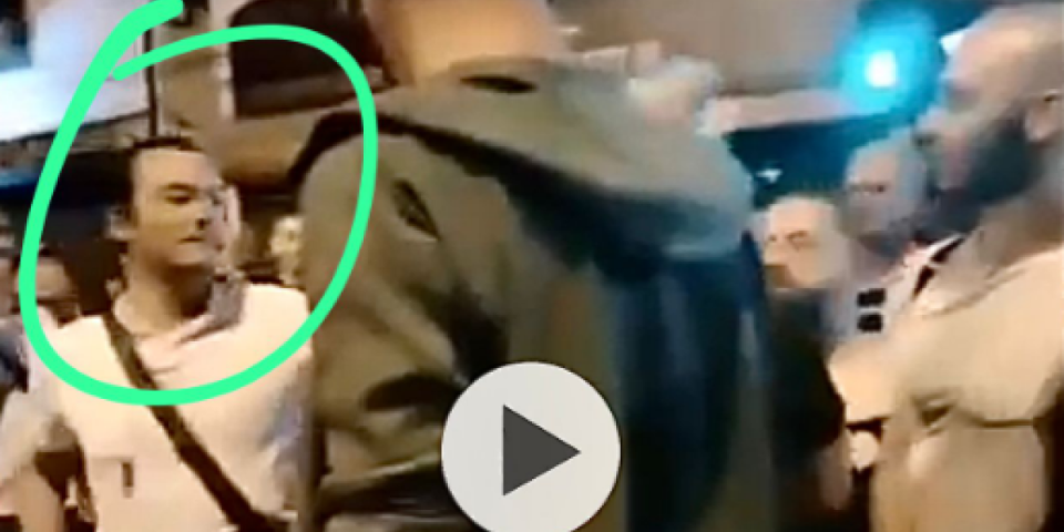 Neviđeni skandal u Železniku! Blokader udario ženu jer je tražila da prođe do svoje kuće (VIDEO)