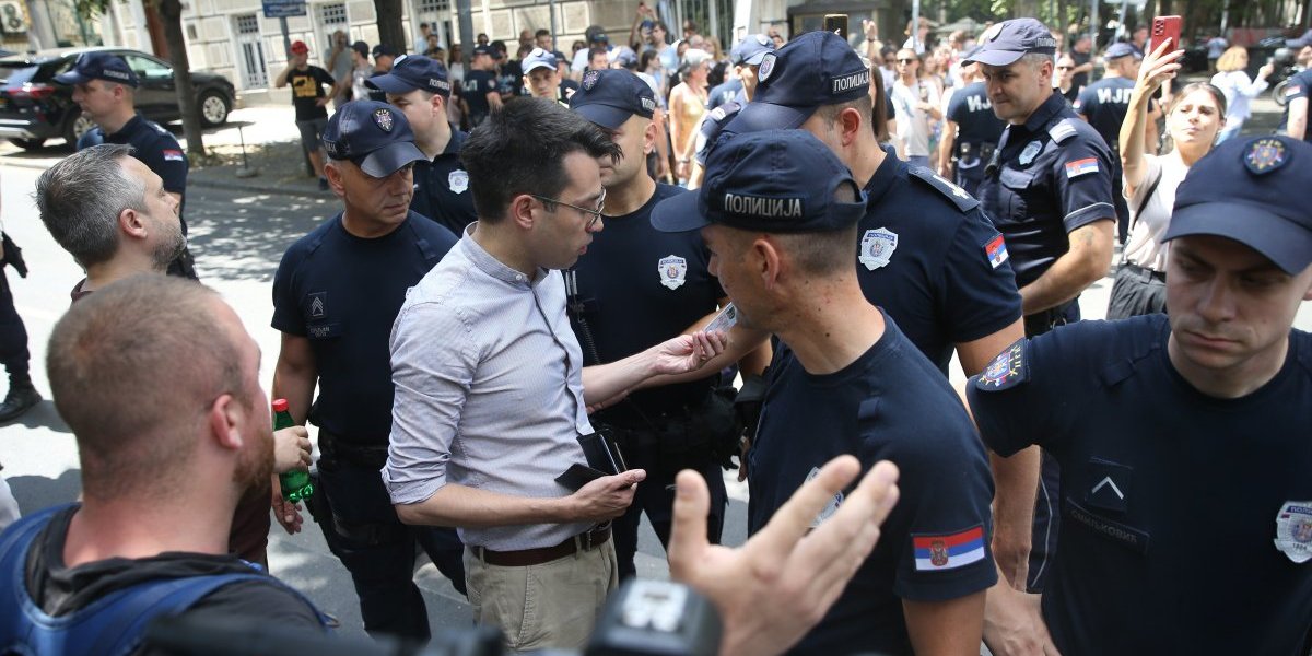 Dobrica Veselinović totalno prolupao! NDH blokaderi hoće da otcepe Zemun od Srbije (FOTO)