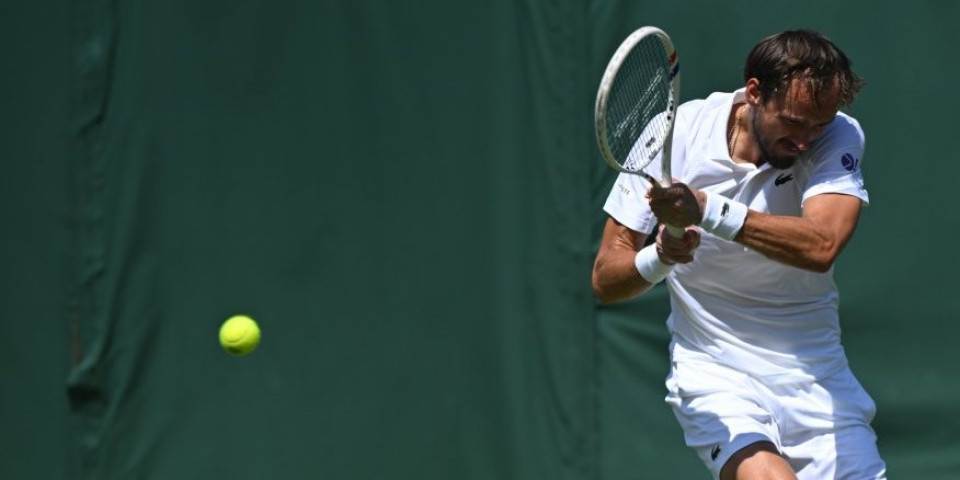 Prvi šok na Vimbldonu - Na startu eliminisan grend slem šampion (VIDEO)