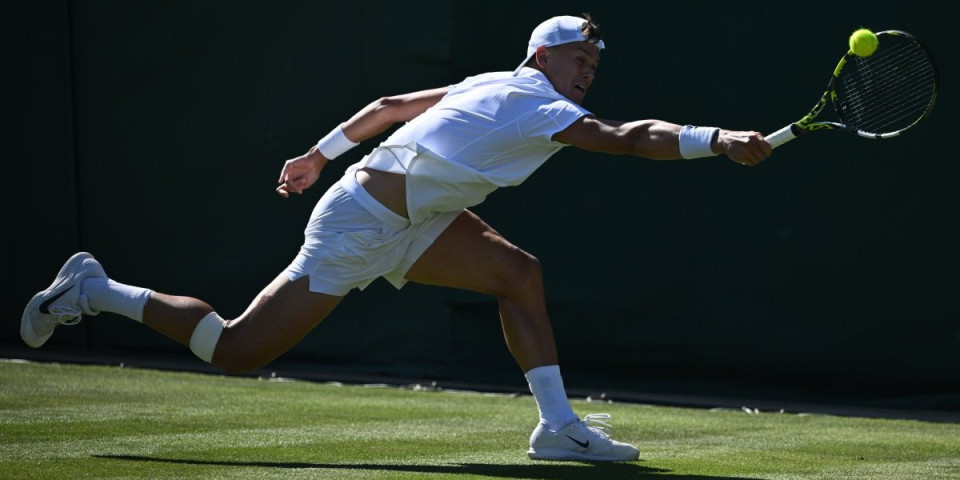 Nema kraja senzacijama na Vimbldonu: Pao i osmi teniser sveta