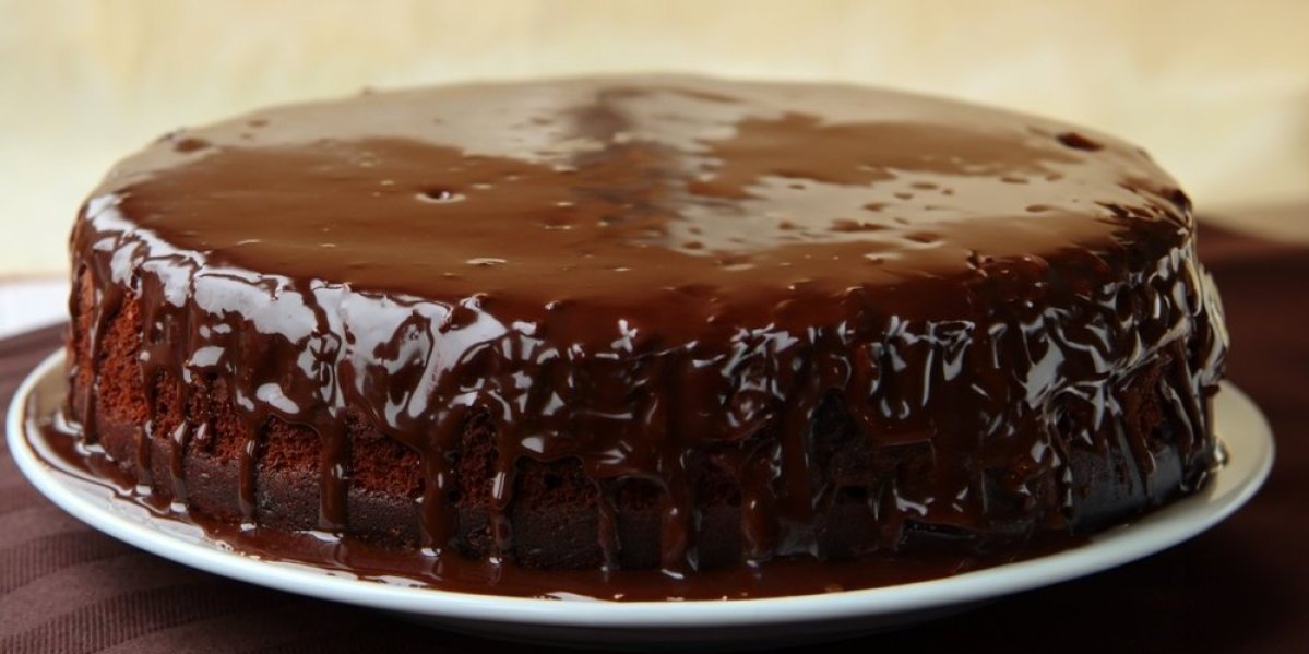 Najkremastija čokoladna torta ikada: Baš onakva kakvu smo jeli u detinjstvu (FOTO)