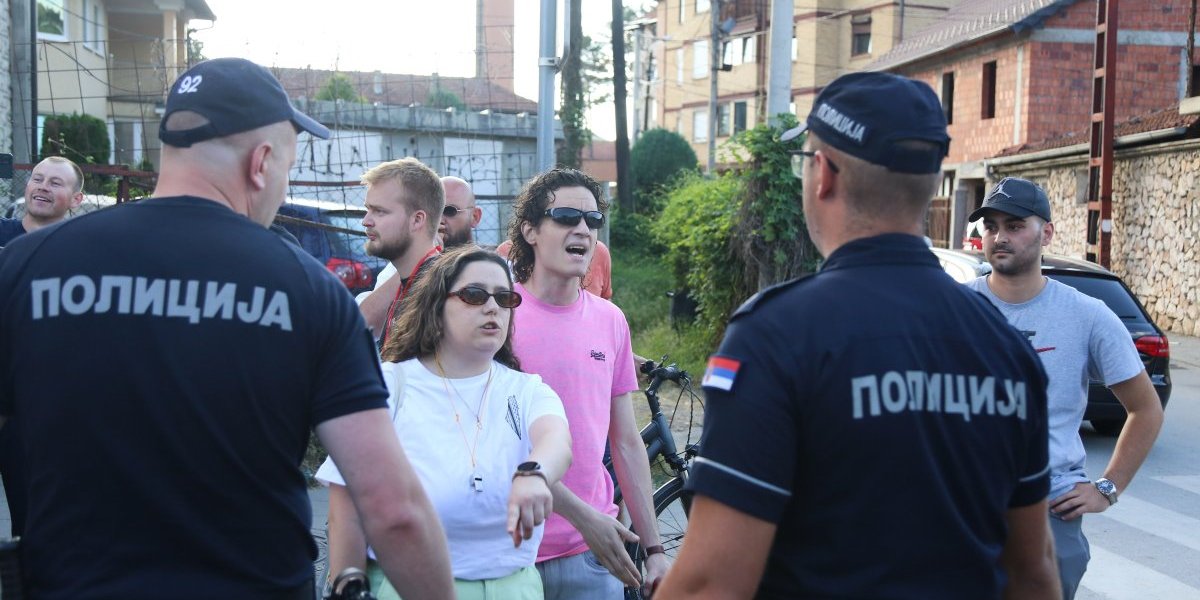 Policajac car - Ušao među blokadere kao mamac, uzeo čak i pištaljku, a onda... (VIDEO)