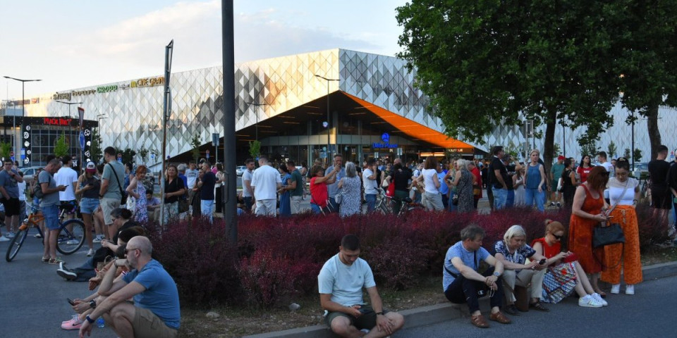 Skandal: Profesorka u Nišu pozivala na blokade uz Tompsonove pesme (FOTO)