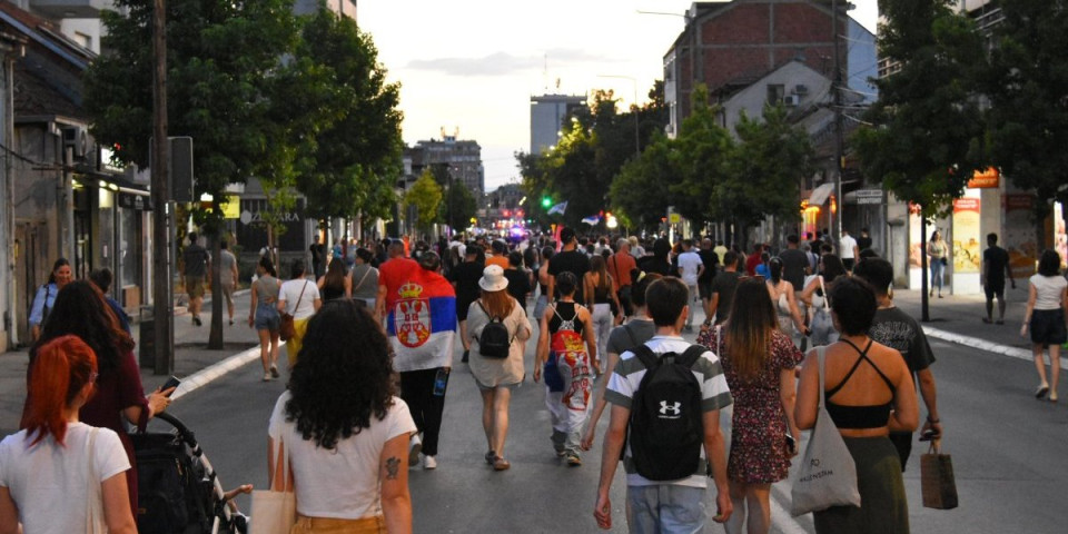 Počeo rat za pare i moć: Blokaderi Više škole elektrotehnike udarili na Proglas, Stav i Sviće (FOTO)