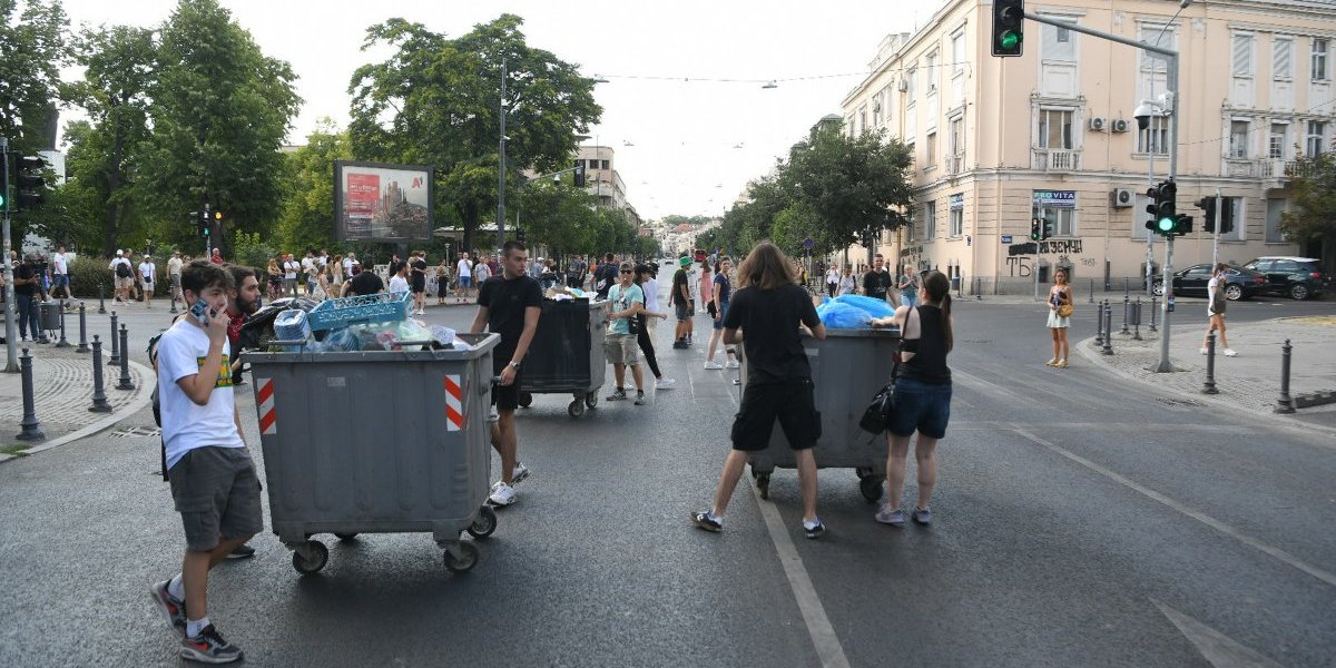 VRHUNAC TERORIZMA - Blokiraju KBC Zemun: Trudnice ne mogu do porodilišta, bolesnima onemogućeno lečenje (VIDEO)
