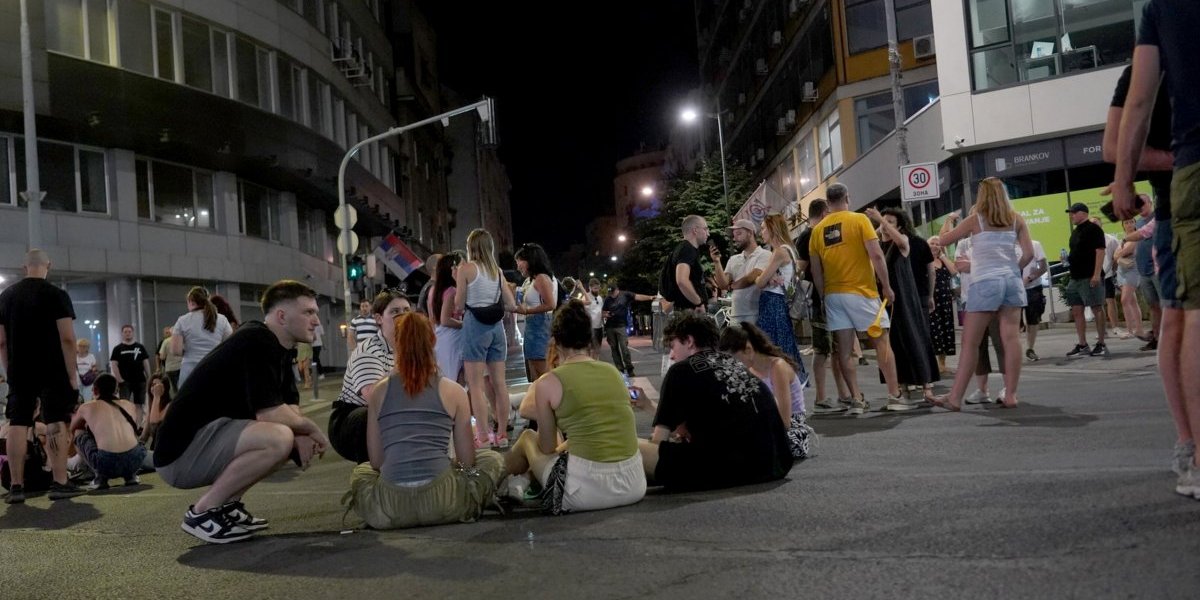 "Gladni su, žedni, spavaju po maricama": Blokaderi likuju zbog maltretiranja policije