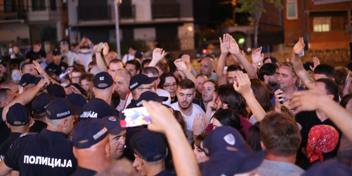 Nigde u svetu policija ne trpi ono što trpi policija u Srbiji! Vučić o ludačkom nasilju blokadera