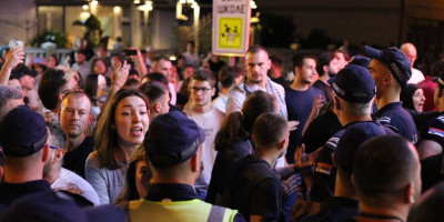 Informer je došao u posed prepiske iz najveće studentske grupe na osnovu koje se može videti kako sukob pršti na sve strane.