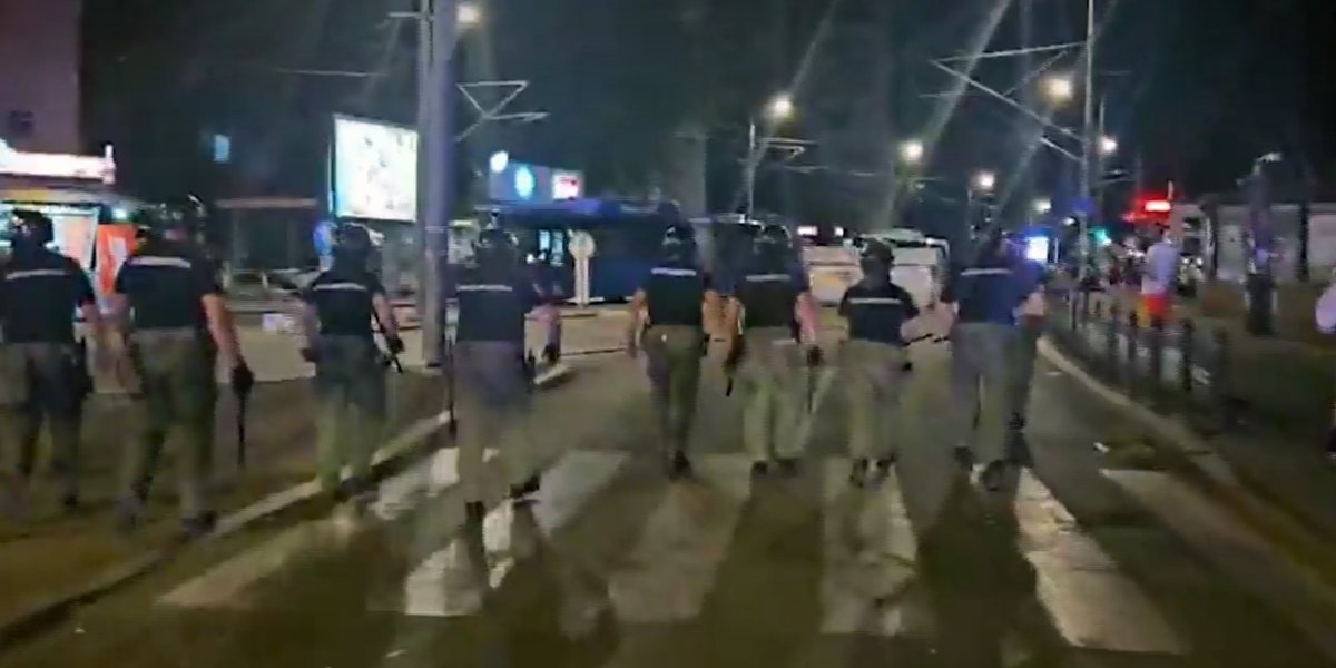 EKSKLUZIVNI SNIMCI HAPŠENJA BLOKADERA TERORISTA! Država još jednom pokazala da je neumorna u sprovođenju reda (VIDEO)