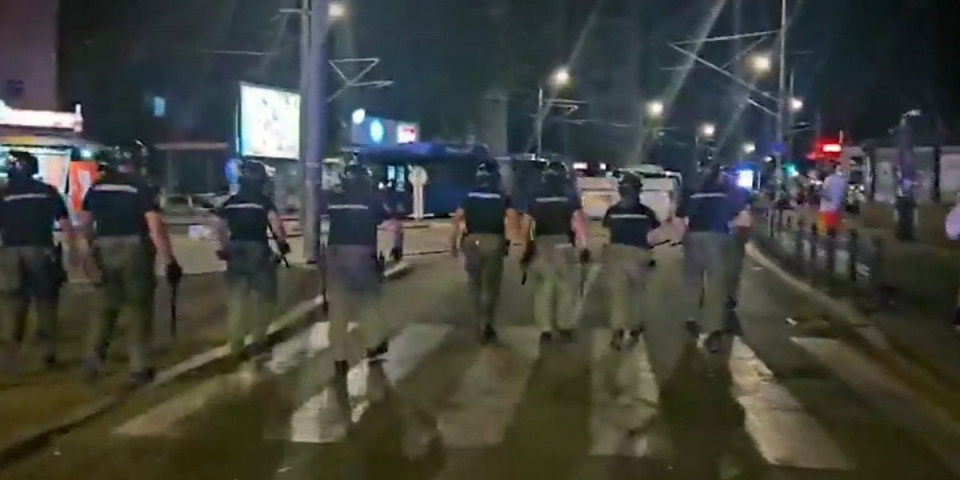 EKSKLUZIVNI SNIMCI HAPŠENJA BLOKADERA TERORISTA! Država još jednom pokazala da je neumorna u sprovođenju reda (VIDEO)