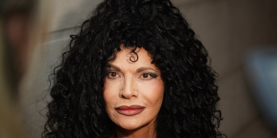 Gorelo naselje Lidije Vukićević: Vatrena stihija progutala 10 kuća, oglasila se glumica