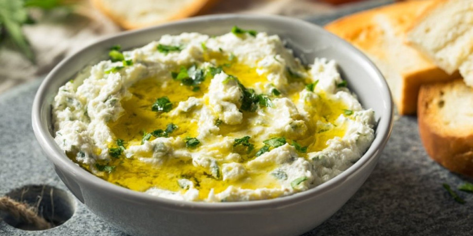 Viralni letnji namaz od 4 sastojka: Recept za kojim je poludeo svet - sprema se za pet minuta, ukusan i mirisan (VIDEO)