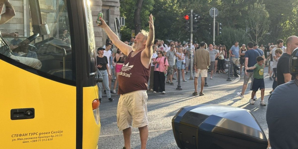 Muka im je od blokadera - Čačani vratili hejtere na fabrička podešavanja, ovu lekciju će pamtiti (VIDEO)