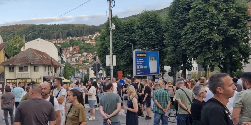 Građani poručili blokaderima: U Londonu za pokušaj blokade ideš u zatvor na četiri godine, uskoro će narod da vas bije po ulicama!