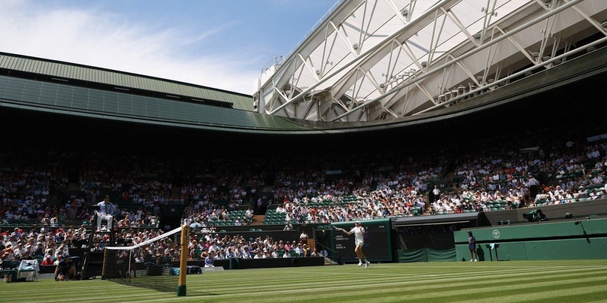Jel' realno? Šok scena na Vimbldonu - 10. reketu sveta prekinuli meč pred pobedom, razlog je apsurdan (VIDEO)