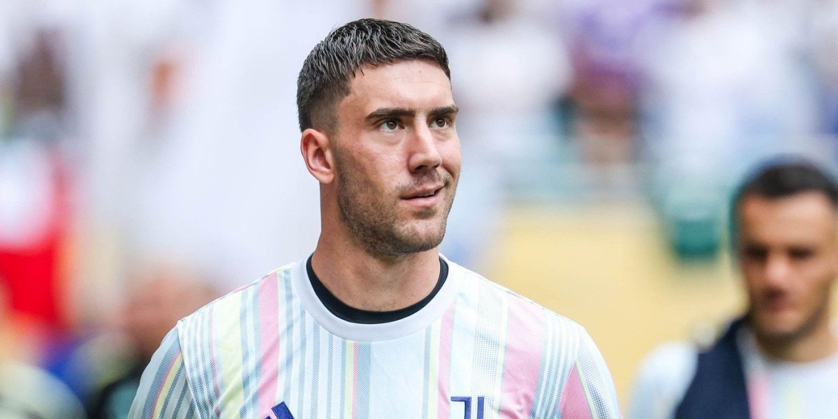 Skandal, bednici - Brutalne uvrede za Vlahovića, navijači Juventusa ga razapeli (FOTO)