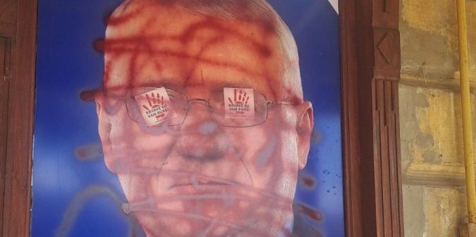 Sramota u Sremskoj Mitrovici! Vandali oskrnavili prostorije Srpske radikalne stranke (FOTO)