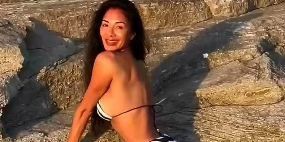 Razgolitila se Nikol Šerzinger: Raspametila u minijaturnom bikiniju - sve pršti od seksepila (FOTO)