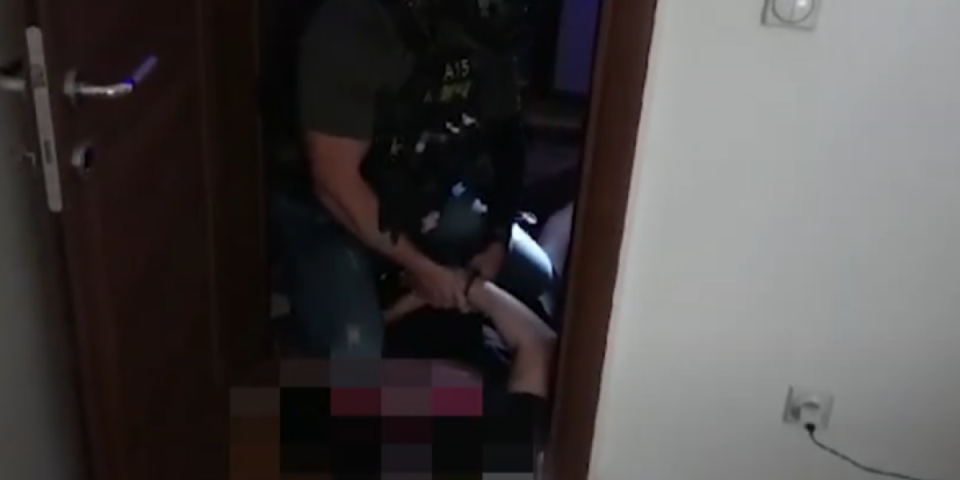Filmska akcija hapšenja ubice iz Lazarevca: Policija sa dugim cevima mu upala u stan (VIDEO)