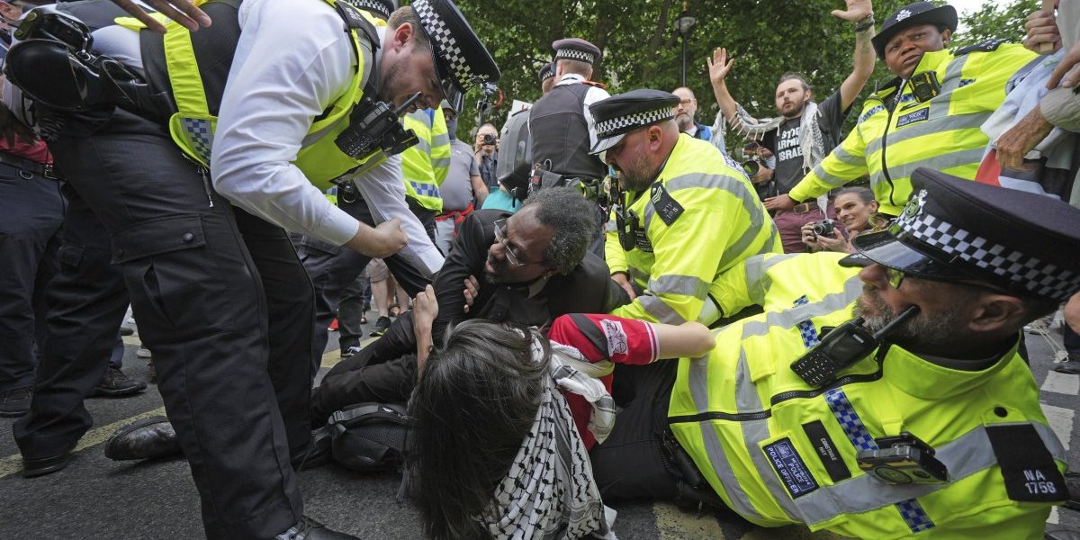 Britanija proglasila grupu "Palestinska akcija" teroristima – Vojni avioni ofarbani krvlju