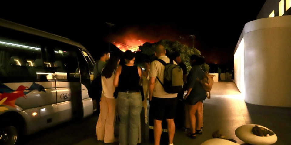 Oglasili se iz Turističke organizacije Grčke: Turisti se vraćaju u hotele - Evo šta se dešava sa požarom
