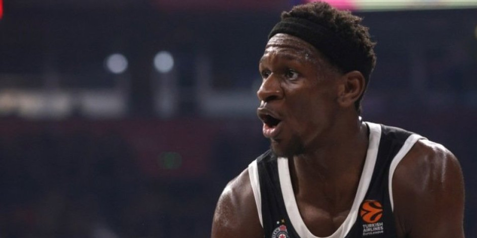 Nemci opkolili Isaka Bongu - Zbog ovoga je ljubimac navijača (VIDEO)