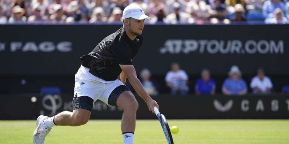 Miša gazi na Vimbldonu: Kecmanović srušio Holanđanina i plasirao se u treće kolo