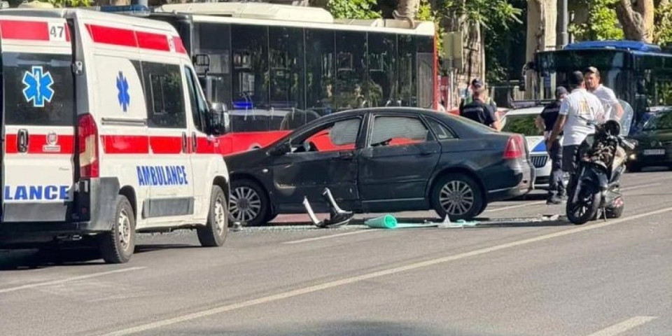 Direktan sudar na Slaviji: Hitna na terenu, srča po putu (FOTO)